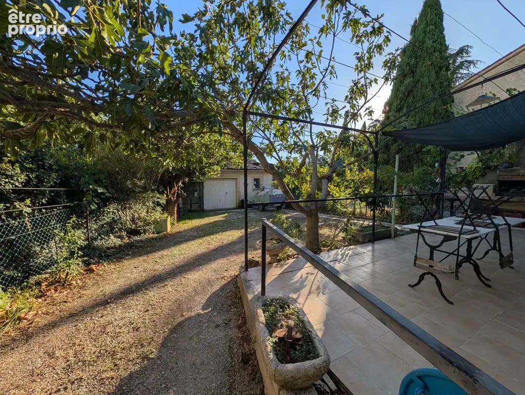 Maison de 90 m2 à Saint-Martin-de-la-Brasque avec garage et jardin - photo 10