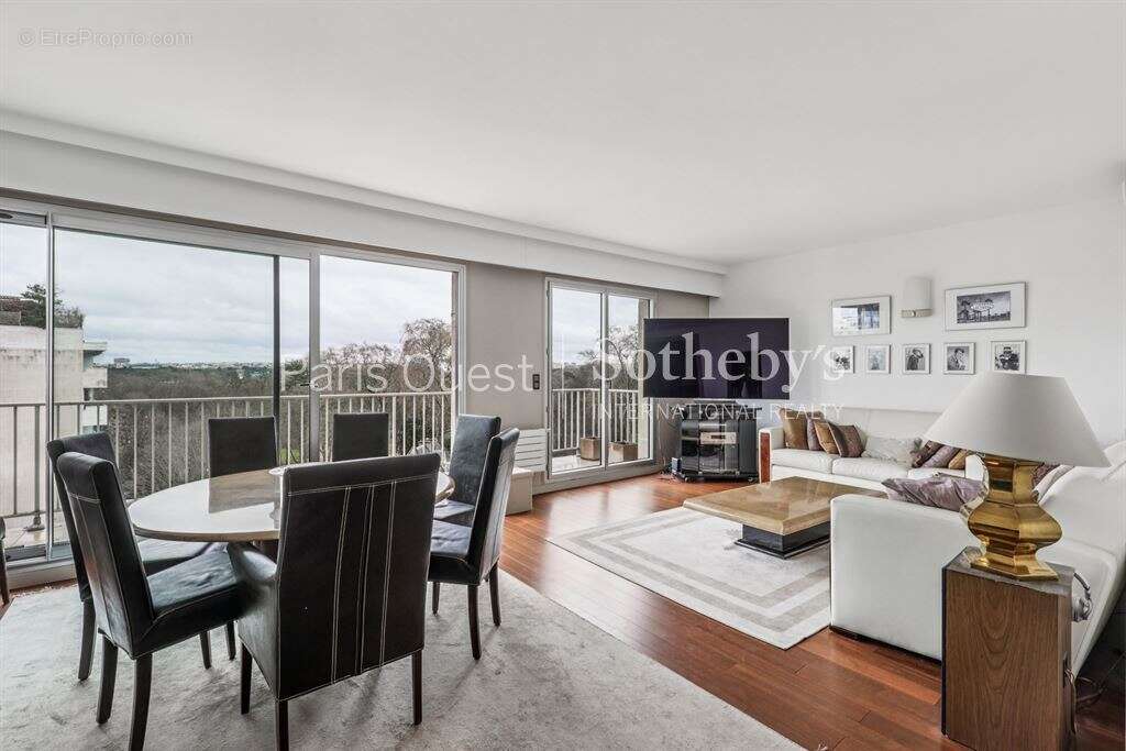 Appartement à NEUILLY-SUR-SEINE