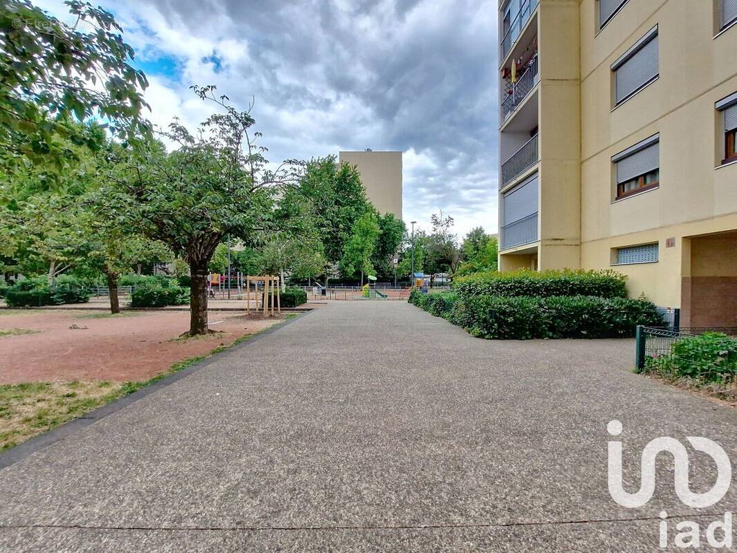 Photo 1 - Appartement à VAULX-EN-VELIN