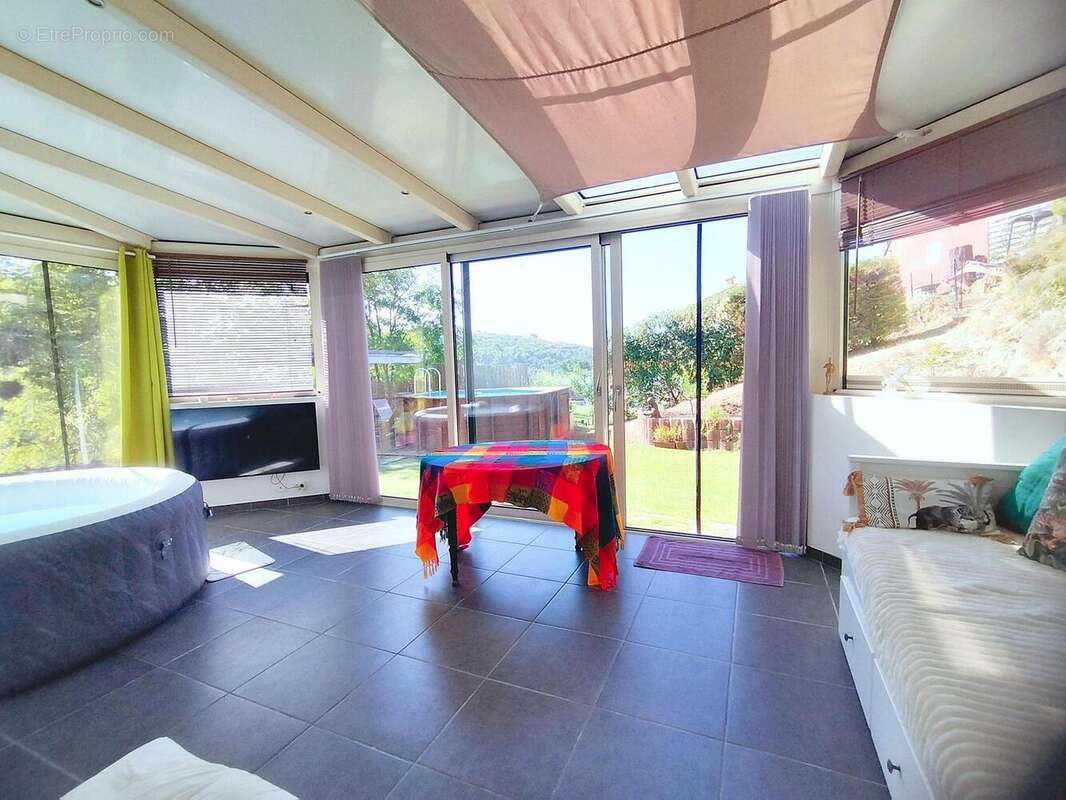   - Maison à COLOMARS