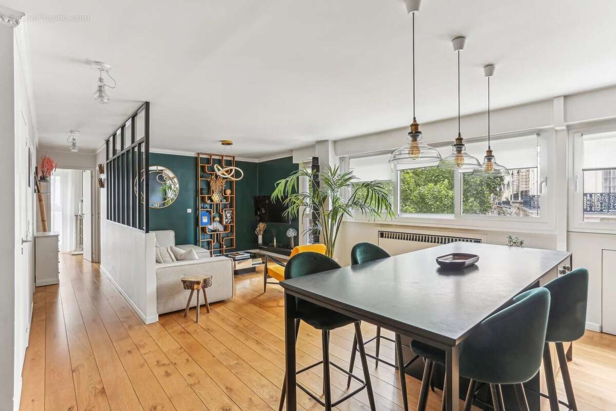 Appartement à PARIS-16E