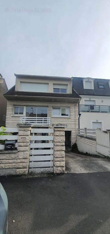 Appartement à SARTROUVILLE