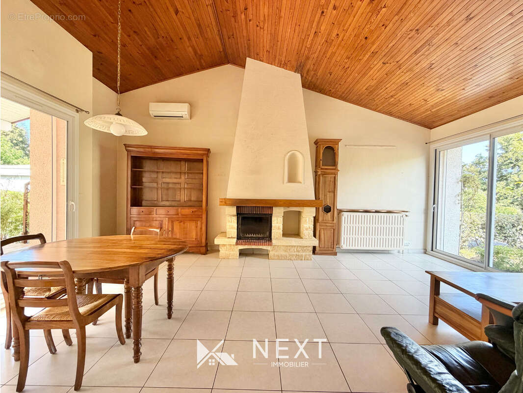 CLAIX   Maison de 103 m2, 4 chambres, jardin arboré et terrasse - photo 2