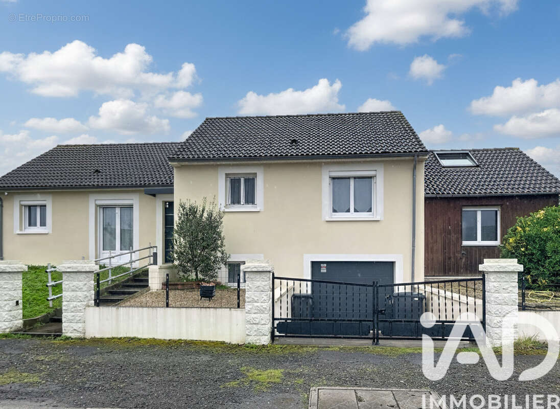 Photo 2 - Maison à DANGE-SAINT-ROMAIN
