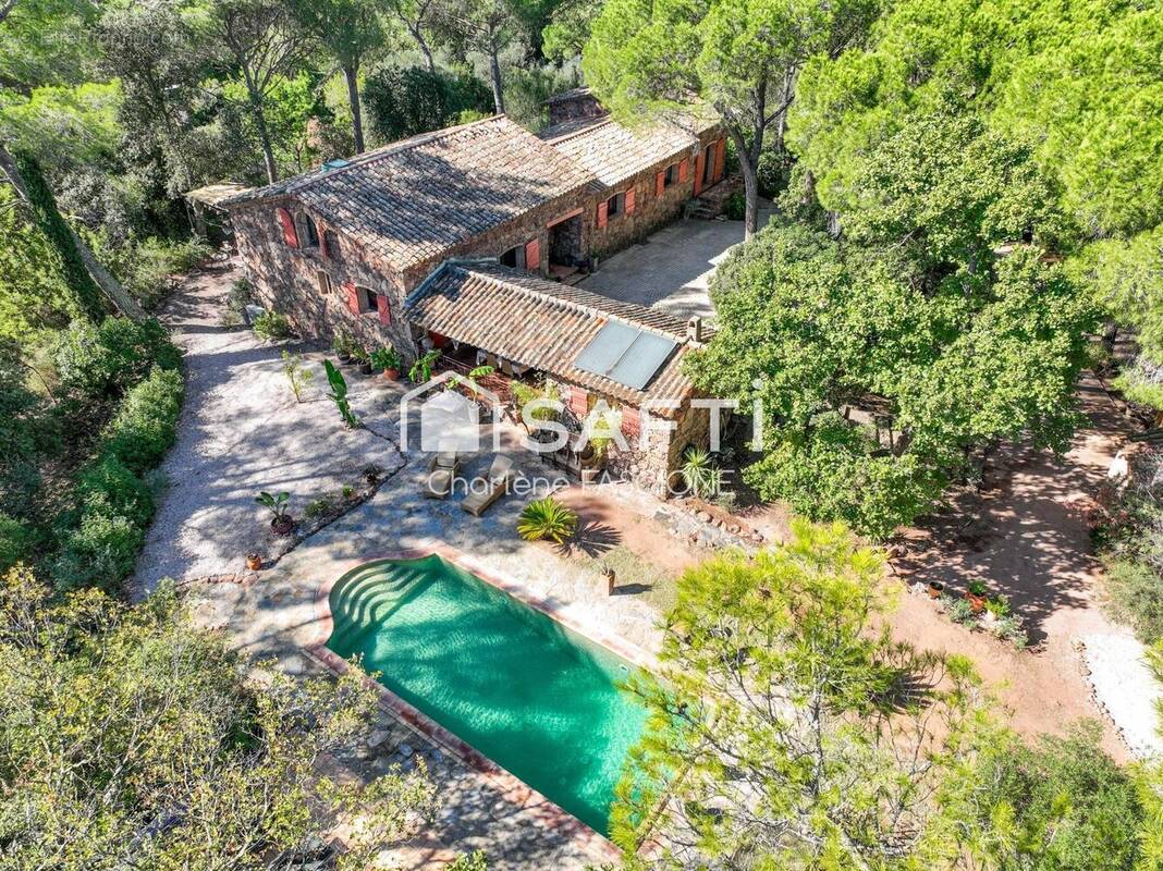 Photo 1 - Maison à ROQUEBRUNE-SUR-ARGENS