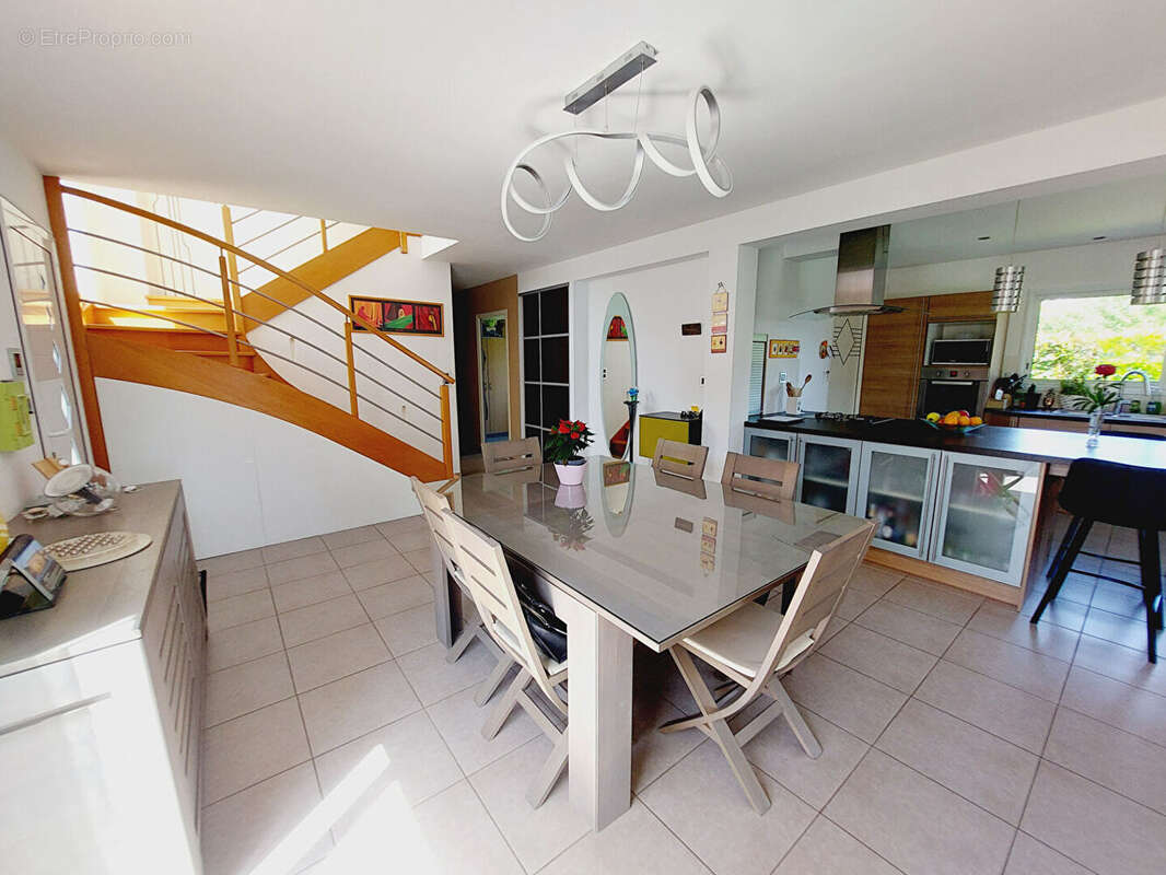 Maison Montreuil Le Gast 8 pièce(s) 182 m2 - photo 12
