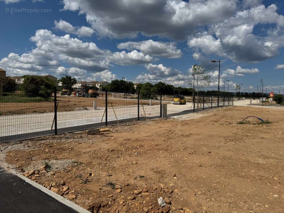 Terrain à LAUDUN-L'ARDOISE