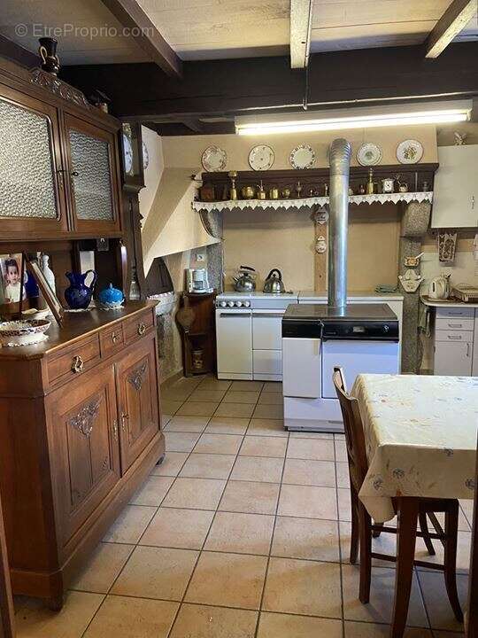 Maison à CHATEL-MONTAGNE