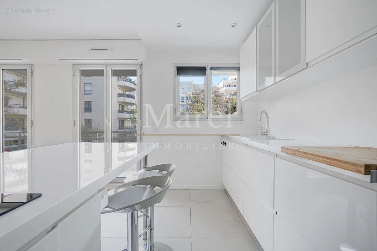 Appartement à COURBEVOIE