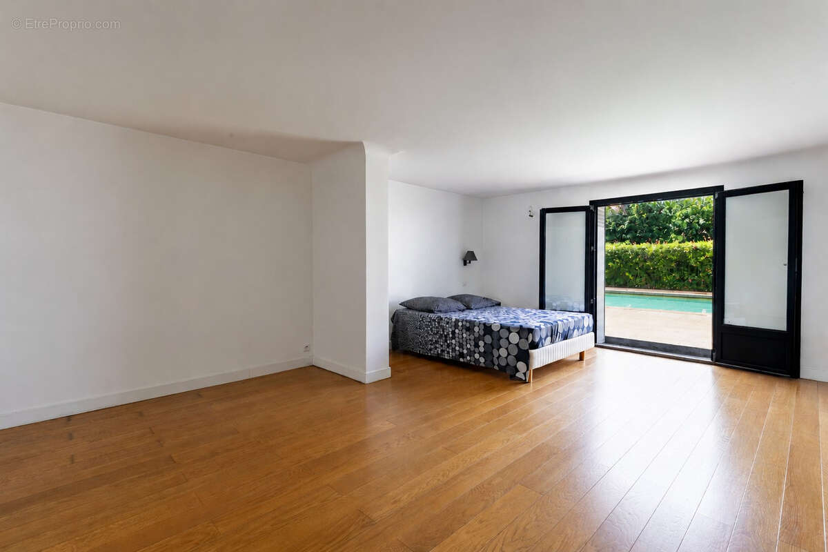 Maison 7 pièces avec piscine sur terrain de 1027 m² - photo 9