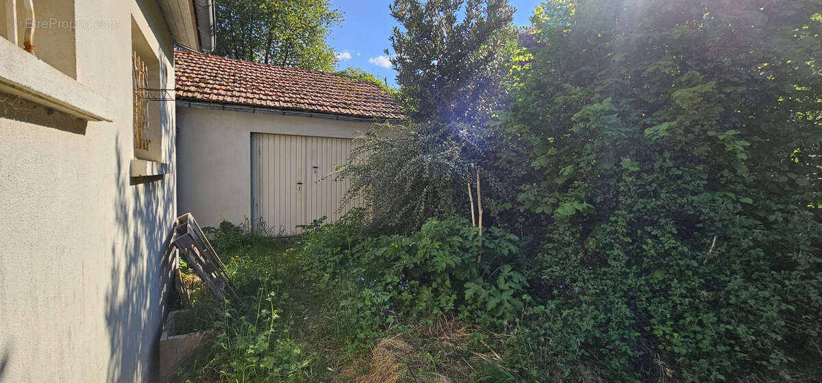 Maison à COURCELLES