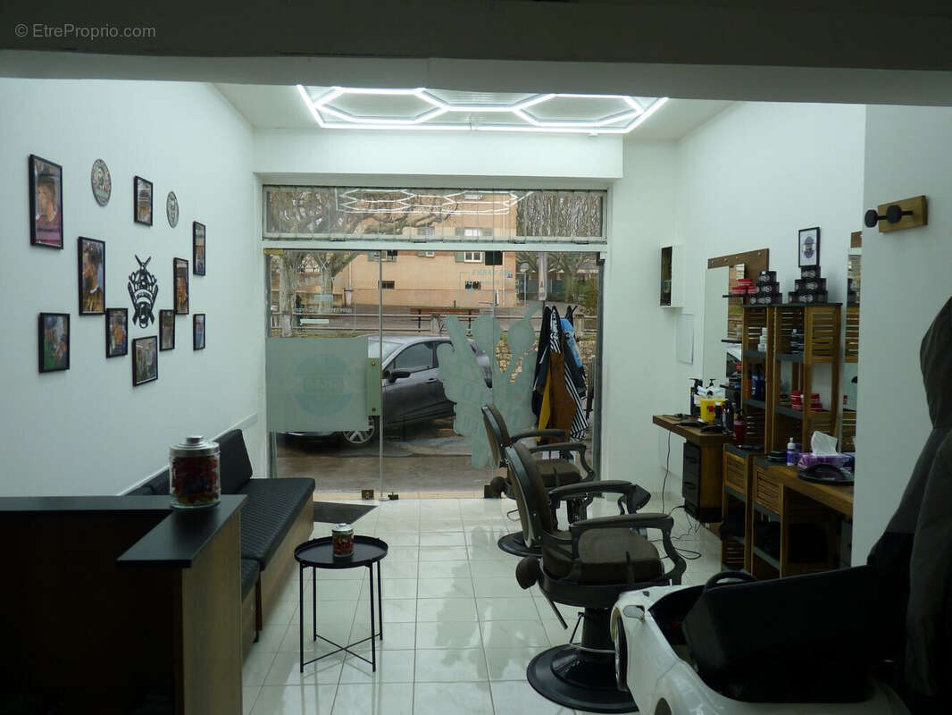 Commerce à SAINTE-TULLE