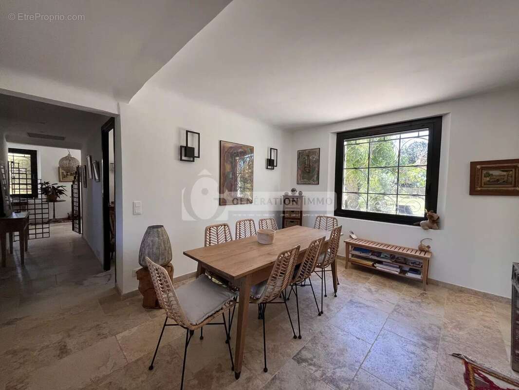 Maison à FONTVIEILLE