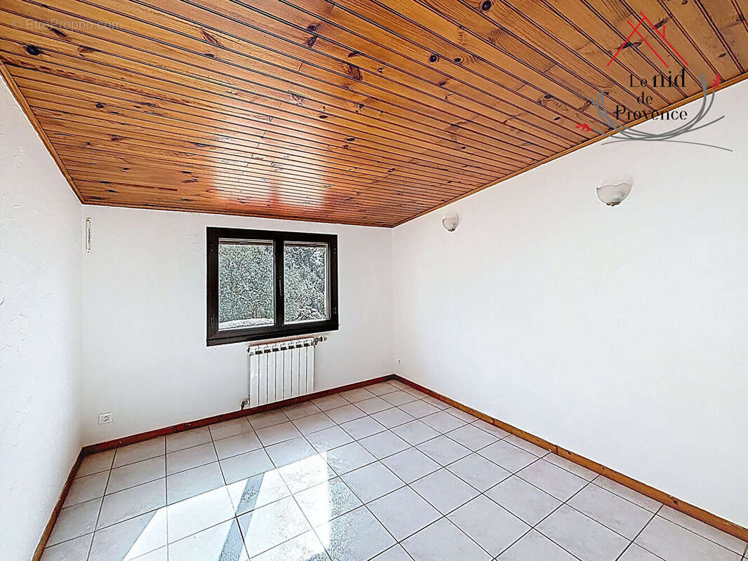 Maison à UCHAUX