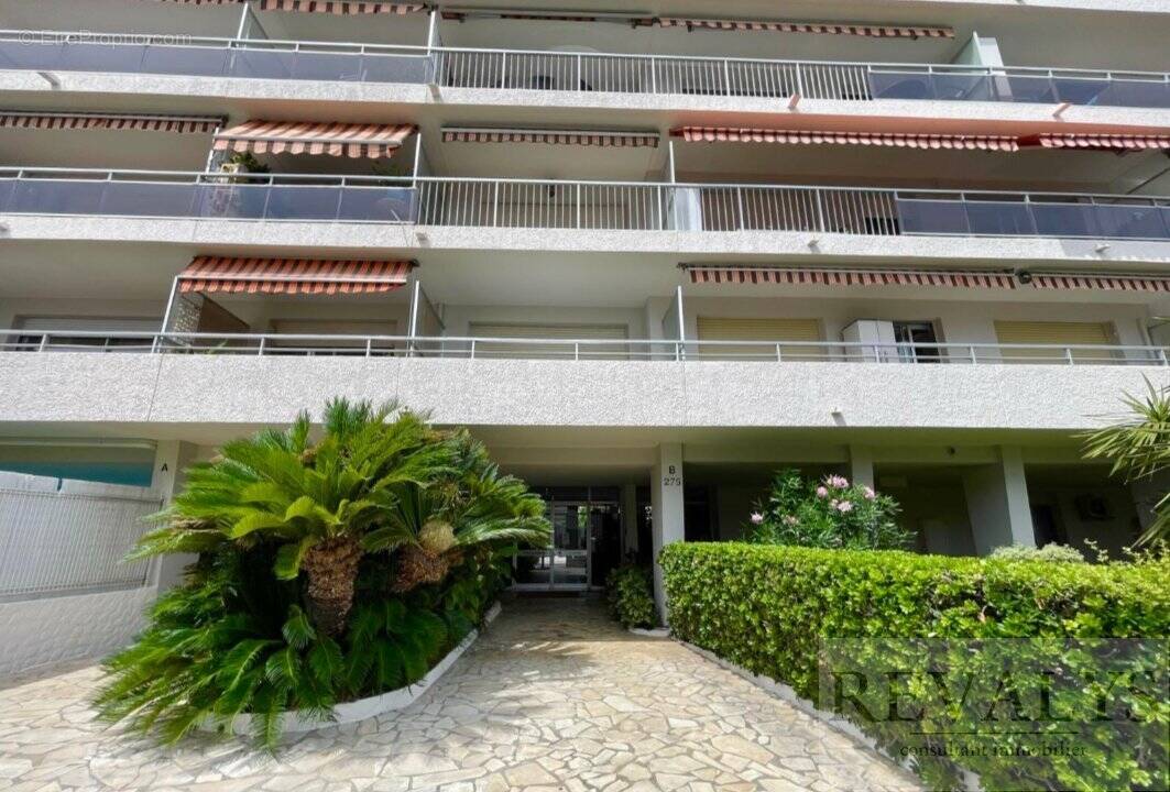 Appartement à SAINT-LAURENT-DU-VAR