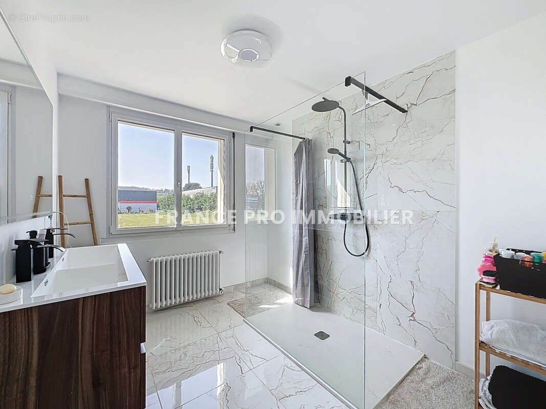 Maison à QUERQUEVILLE