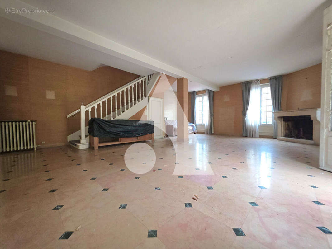 Maison à SAINT-MAUR-DES-FOSSES