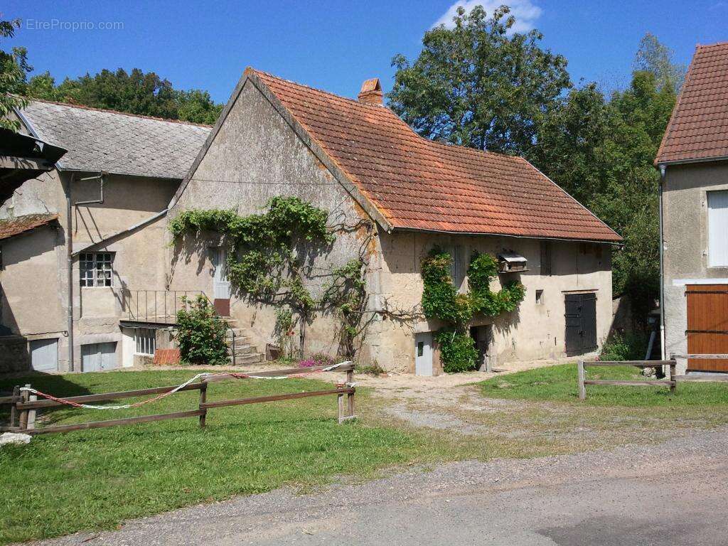 Maison à SAINT-NIZIER-SUR-ARROUX