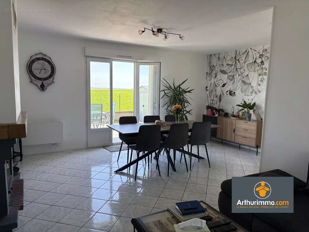 Maison à NEUFCHATEL-SUR-AISNE