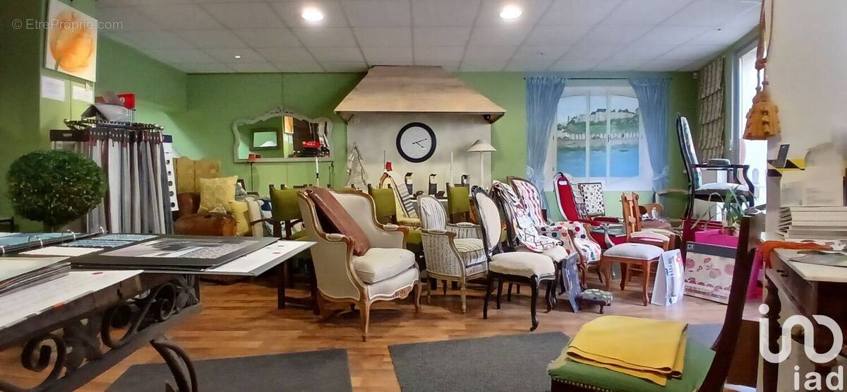 Photo 1 - Commerce à CHINON