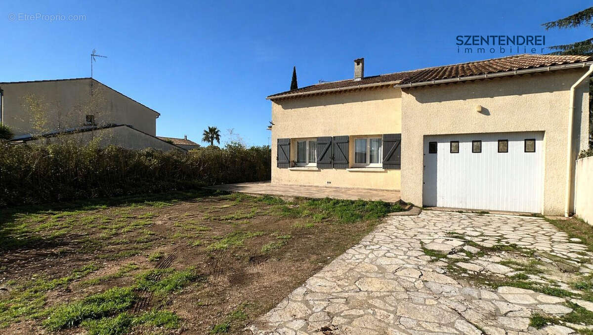À vendre maison T6 avec garage à Valergues - Maison à VALERGUES