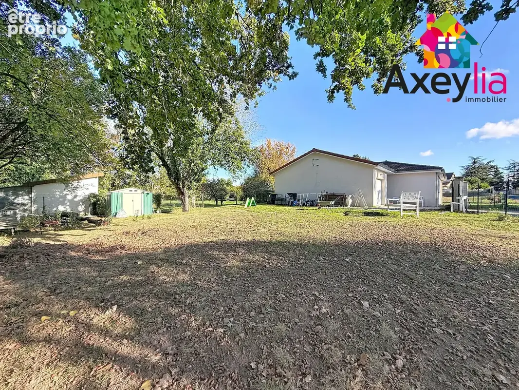 A vendre - riorges - maison de plain-pied pmr avec quatre chambres, garage et terrain - photo 4
