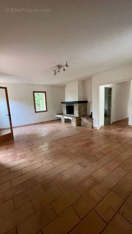 Maison à TOURRETTES