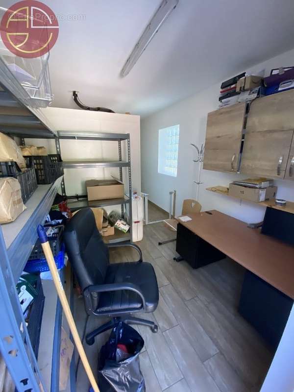 Commerce à LA SALVETAT-SAINT-GILLES