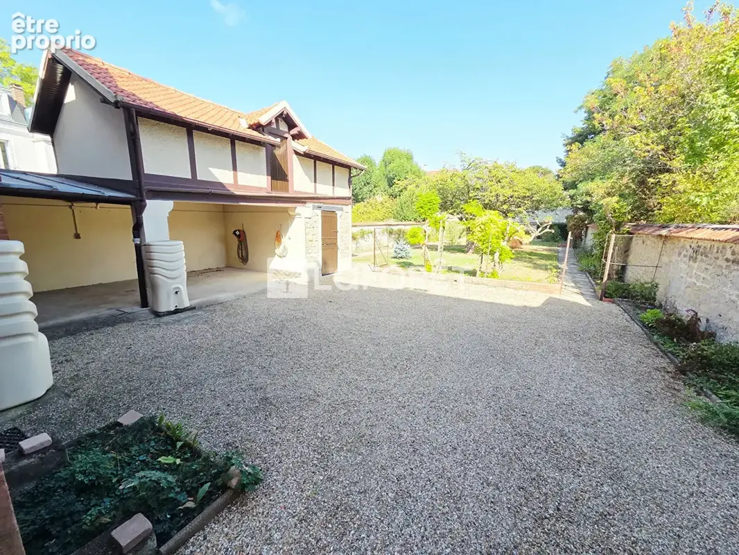 Maison de maître type meulière T6 - photo 3