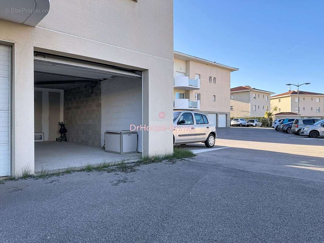 Parking à SAINTE-MARIE