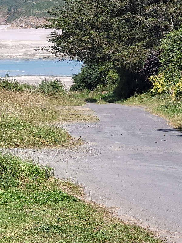Grande maison, vue dégagée sur la baie de Saint-Brieuc, au calme d'une impasse ... - photo 2