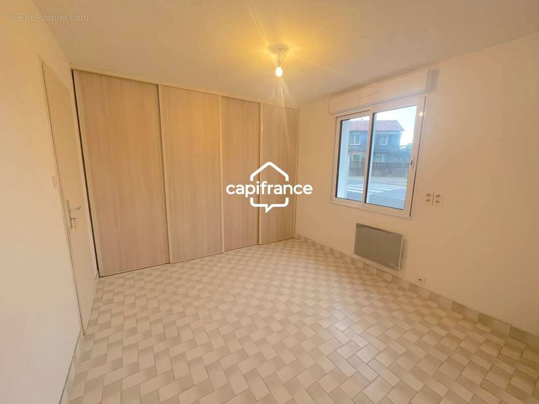 Maison familiale de 152 m2 avec piscine, garage et espace indépendant à deux pas de l'océan ! - photo 11
