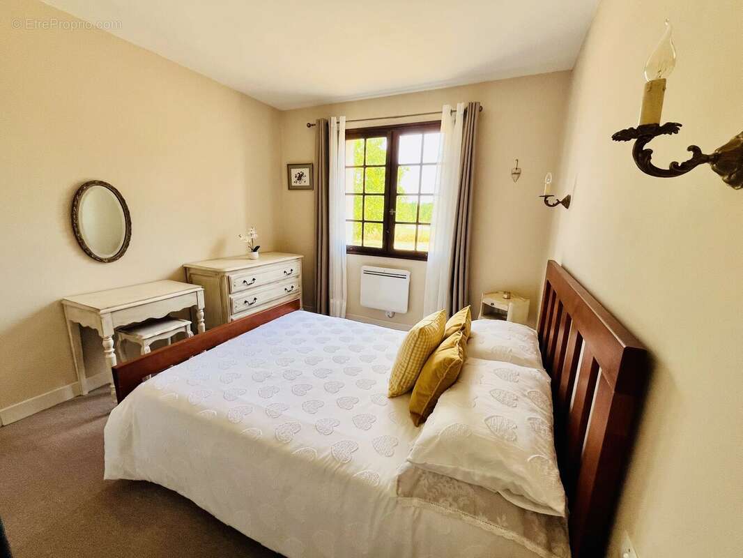 Maison de plain-pied 4 chambres avec jardin et piscine dans un cadre tranquille - photo 6