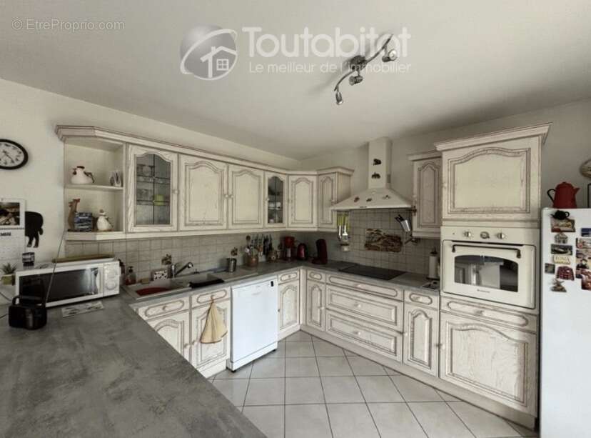 Maison à NEUVILLE-LEZ-BEAULIEU