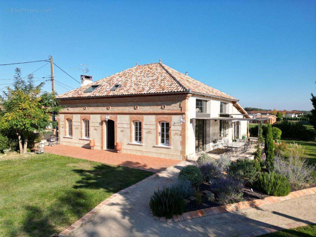 Maison à ENDOUFIELLE