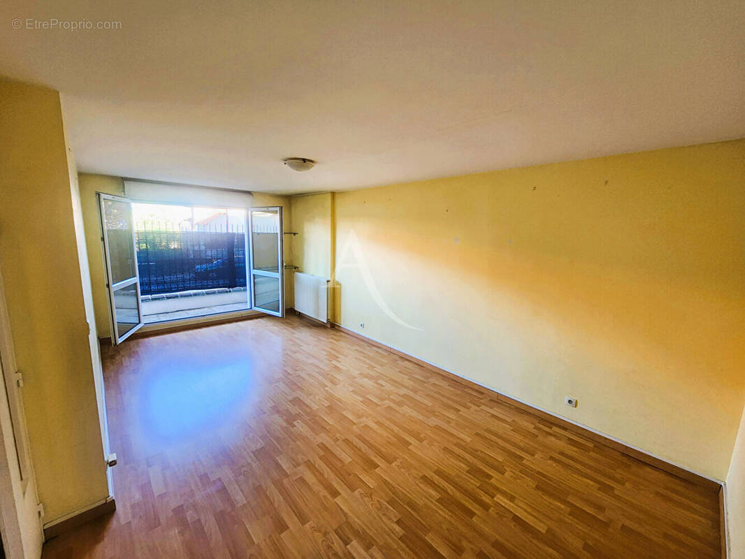 Appartement à FRESNES