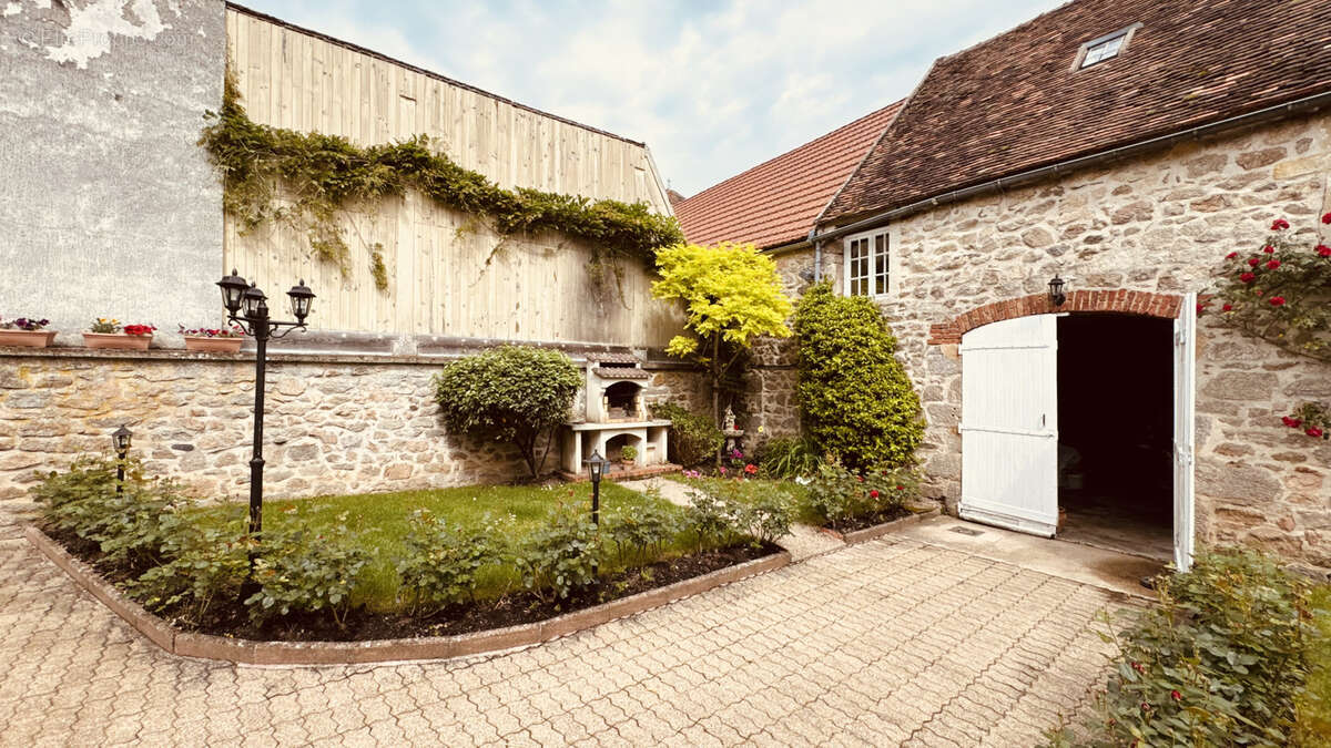 Charmante maison  au coeur de ROUVRAY avec dépendances en très bon état avec jardin d'env. 767 m2 346  500 €. - photo 11