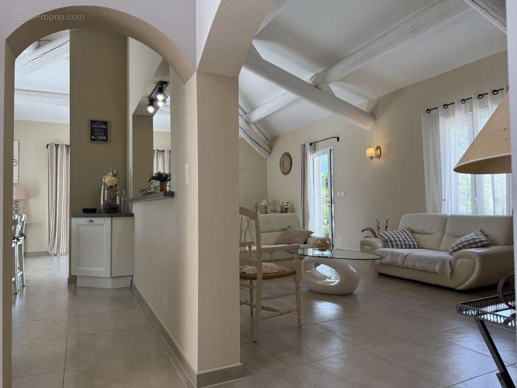 Noves - villa d'architecte, piscine pool-house, centre calme - photo 18