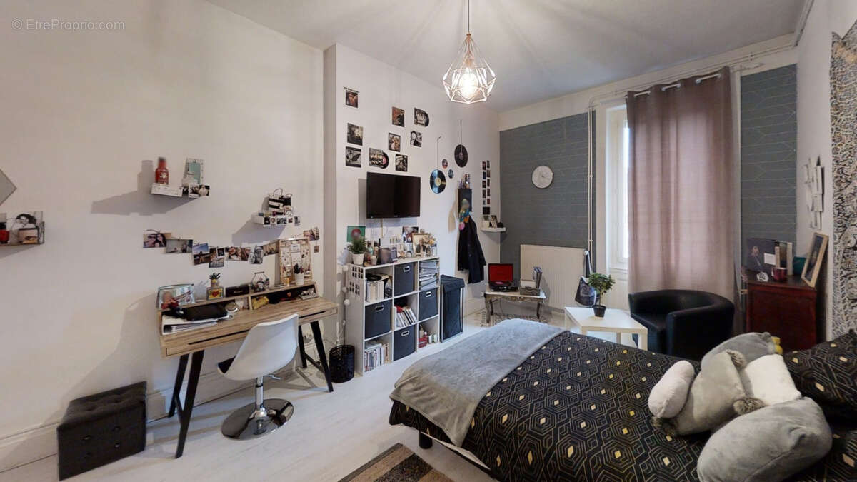 Appartement à LE CHAMBON-FEUGEROLLES