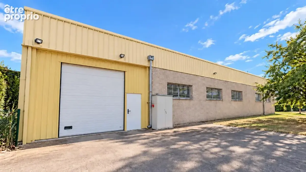 Bâtiment d’activité 756 m² – Entrepôts, Ateliers, stockage – Bayet - photo 3