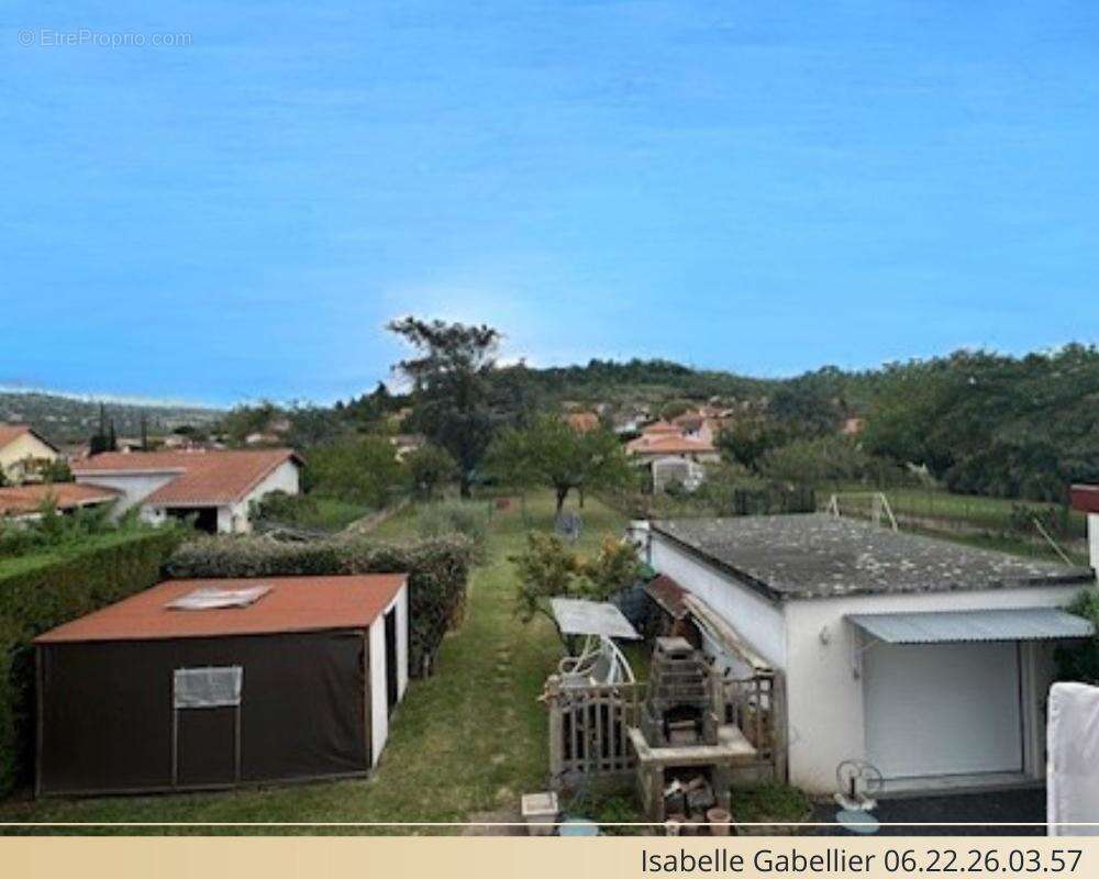 Maison à VIC-LE-COMTE