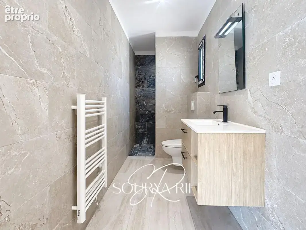 Maison de plain-pied avec climatisation, piscine et garage - photo 16