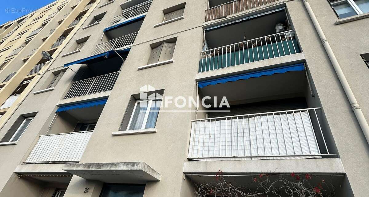 Appartement à MARSEILLE-4E