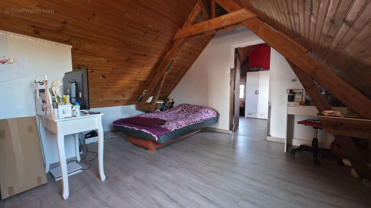 Grande maison familiale d'environ 135m² avec vie de plain-pied, jardin et piscine en campagne de Trignac - photo 12