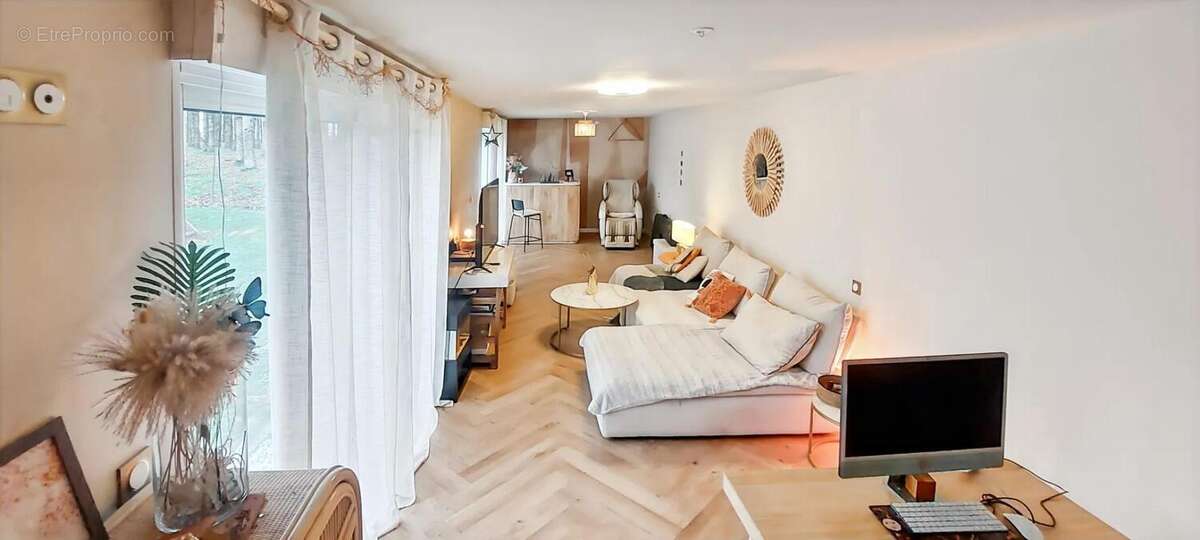 Maison à LA CHAPELLE-CHAUSSEE