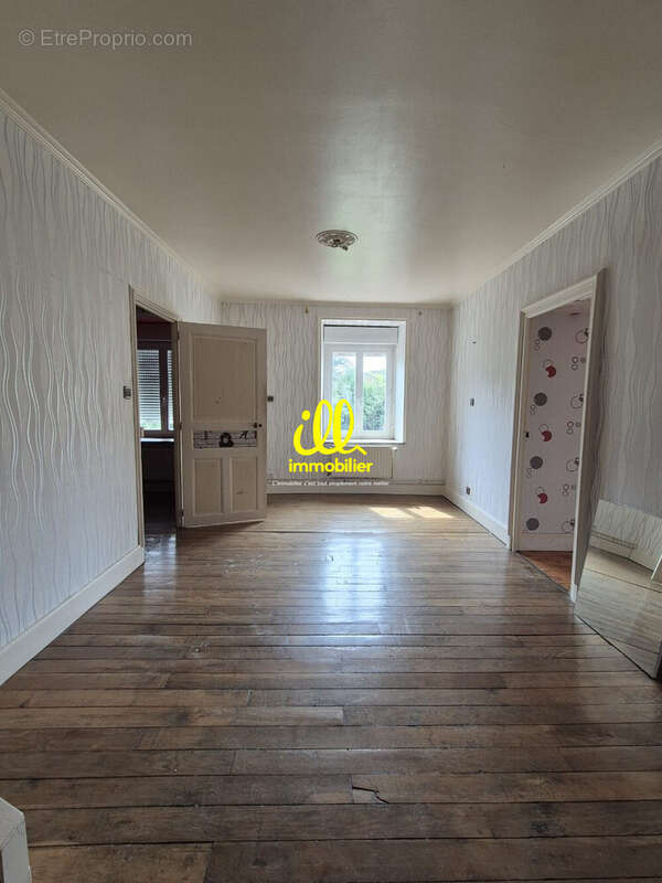 Maison 208 m² à Sapogne-Et-Feucheres  - photo 5
