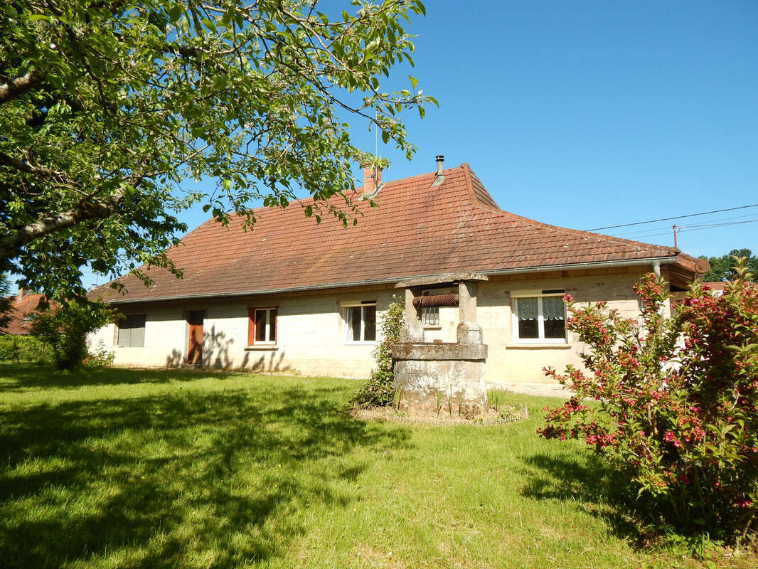 MAISON À VENDRE 100 M² ENVIRON - Maison à BLETTERANS