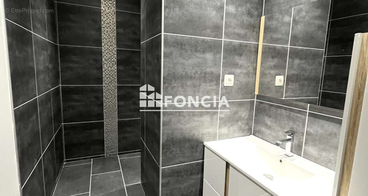 Appartement à COURMELLES