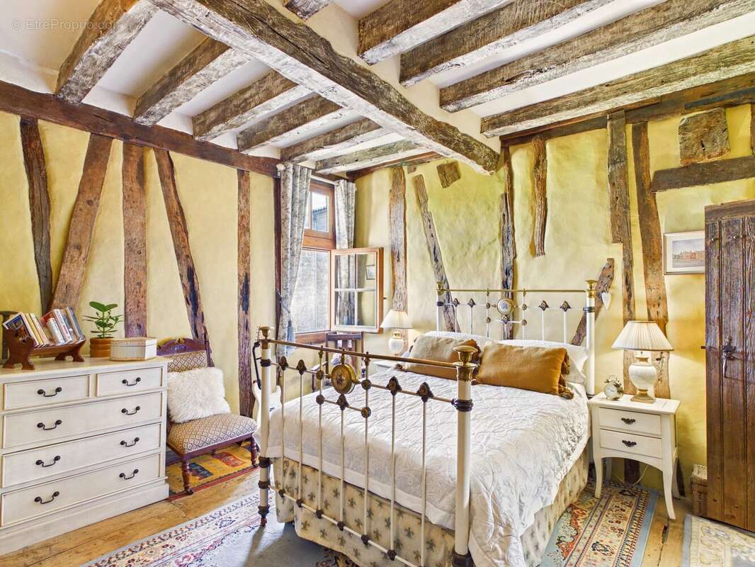 Maison à BOURGOUGNAGUE