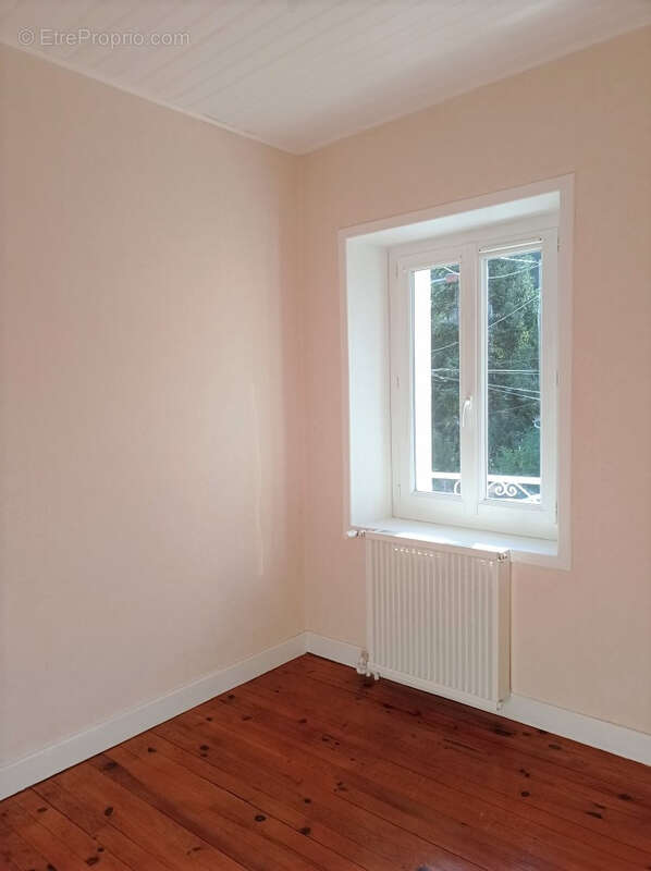 Maison à LA MONNERIE-LE-MONTEL